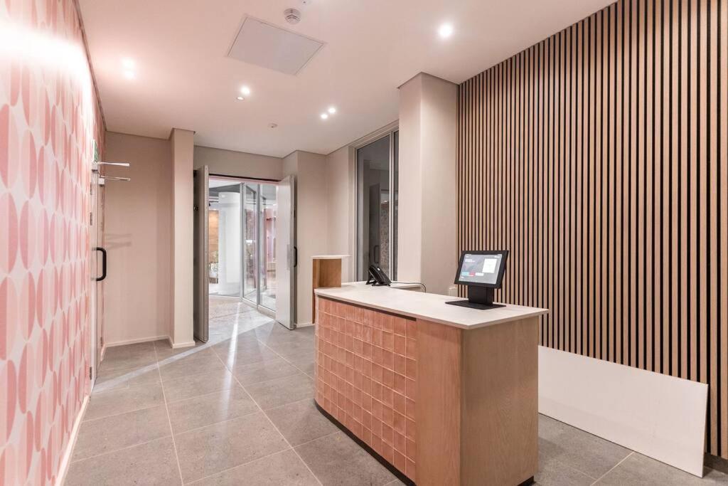 The Rose 604: Central Studio With Rooftop Pool Кейптаун Екстериор снимка