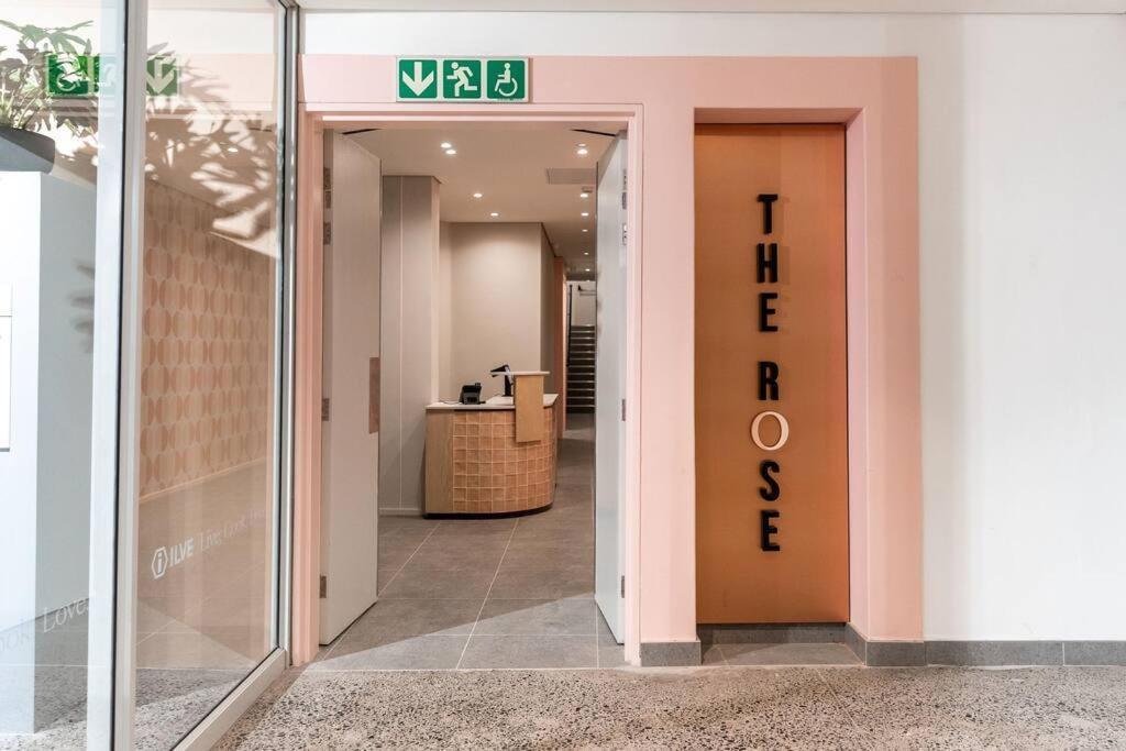 The Rose 604: Central Studio With Rooftop Pool Кейптаун Екстериор снимка